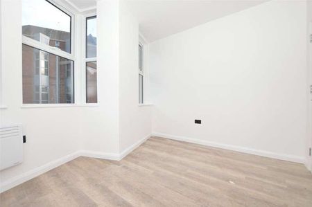 Queensway House, London Road, Redhill, Surrey, RH1 - Photo 3