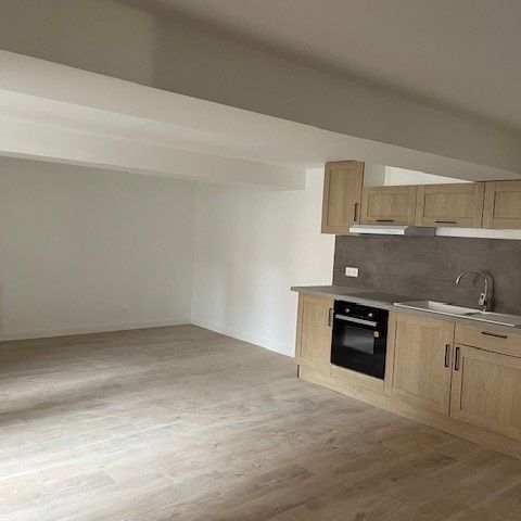 Location Appartement 2 pièces 53m² CHARLIEU 42190 - Photo 1