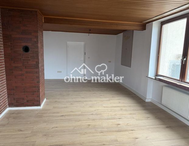 renovierte Erdgeschosswohnung 3 ZKB 90 QM mit Garten und KFZ Stellplatz - Foto 1