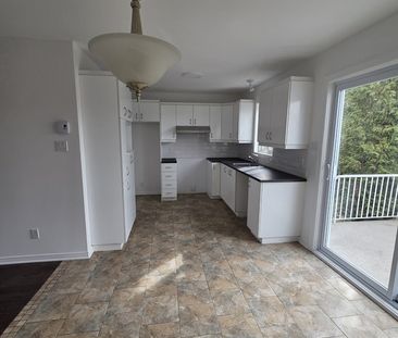 Grand Logement 2 étages Avec Cours Privé - Photo 1