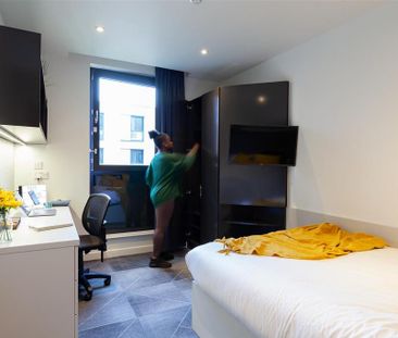 1 bedroom in a flat share to rent - Photo 4