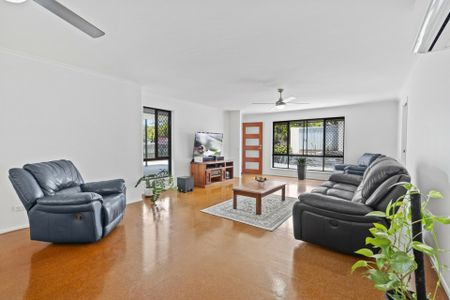 FOREST-EDGE RETREAT - SPACIOUS FAMILY HOME - Photo 2