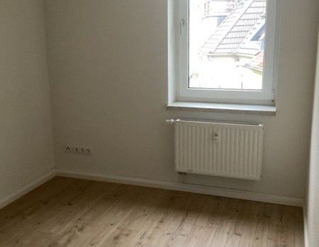 2 Raum Dachgeschosswohnung mit Einbauküche - Foto 1