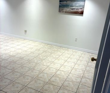 For Lease - 37 Depeuter Crescent, Bradford West Gwillimbury, Ontario - Photo 6