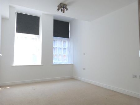 2 bedroom ground floor flat to rent - Photo 4
