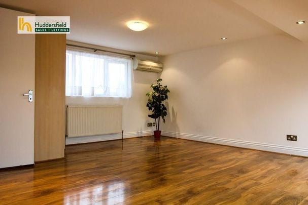 4 Bed Flat, Ilford Lane, IG1 - Photo 1