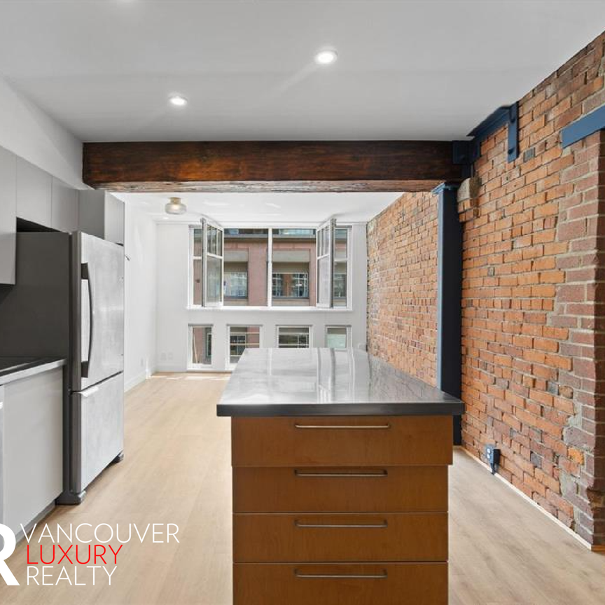 Condo in Downtown Vancouver, BC - Photo 1