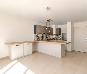 Location Appartement 3 pièces 62m² ST MARTIN DU VAR 06670 - Photo 3