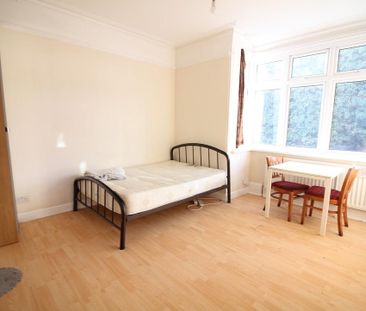 Hanworth Road, Hounslow - Photo 2