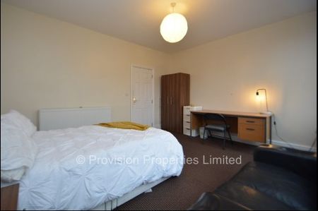 7 Bed Properties in Hyde Park - Photo 4