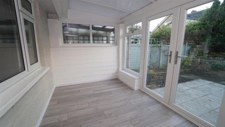 2 bedroom semi-detached bungalow to rent - Photo 2