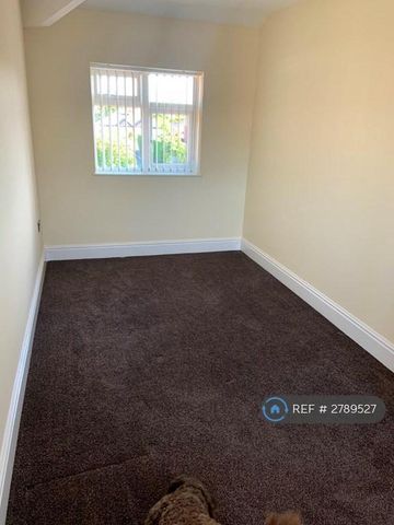 2 bedroom semi-detached house to rent - Photo 2