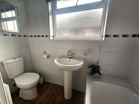 Bruce Avenue, Worthing, BN11 - Photo 5