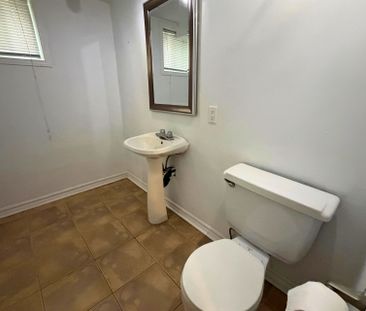 For Lease - 43 Holland Avenue Unit# Basement, Toronto, Ontario - Photo 5