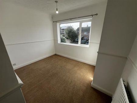 Thompson Close - Photo 2