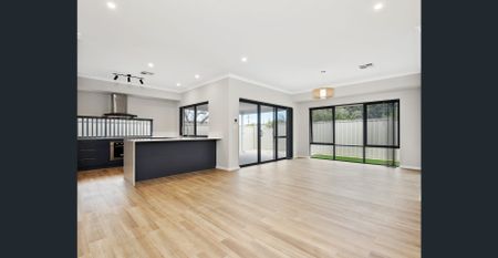 Spacious Family Home + Perfect Location! HOME OPEN Wed 4th Feb 4.30 - 5pm - Photo 2