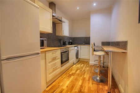 2 bedroom flat to rent - Photo 4