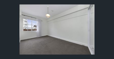 Attractive light-filled Art Deco apartment - Photo 4