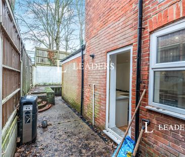 house to rent Sandhurst Road, Southampton, Hampshire, SO15 - Photo 2