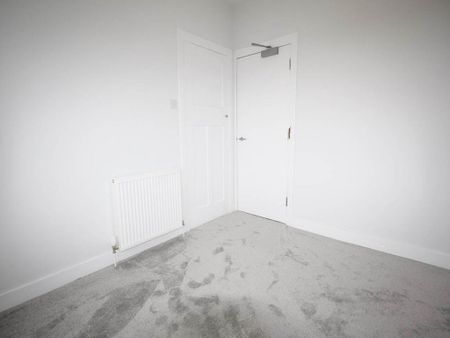 4 bedroom flat to rent - Photo 4