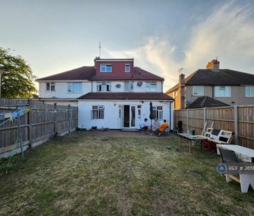 1 bedroom in a house share to rent - Photo 4