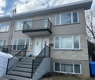 Spacieux bas de duplex à louer, propre, lumineux, semi-MEUBLÉ, 3 li... - Photo 1