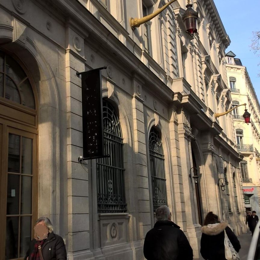 location Appartement T3 DE 73.7m² À LYON - Photo 2