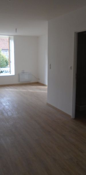 Studio de 32 m2 Place de l'hôtel de ville. Place et parking devant - Photo 1