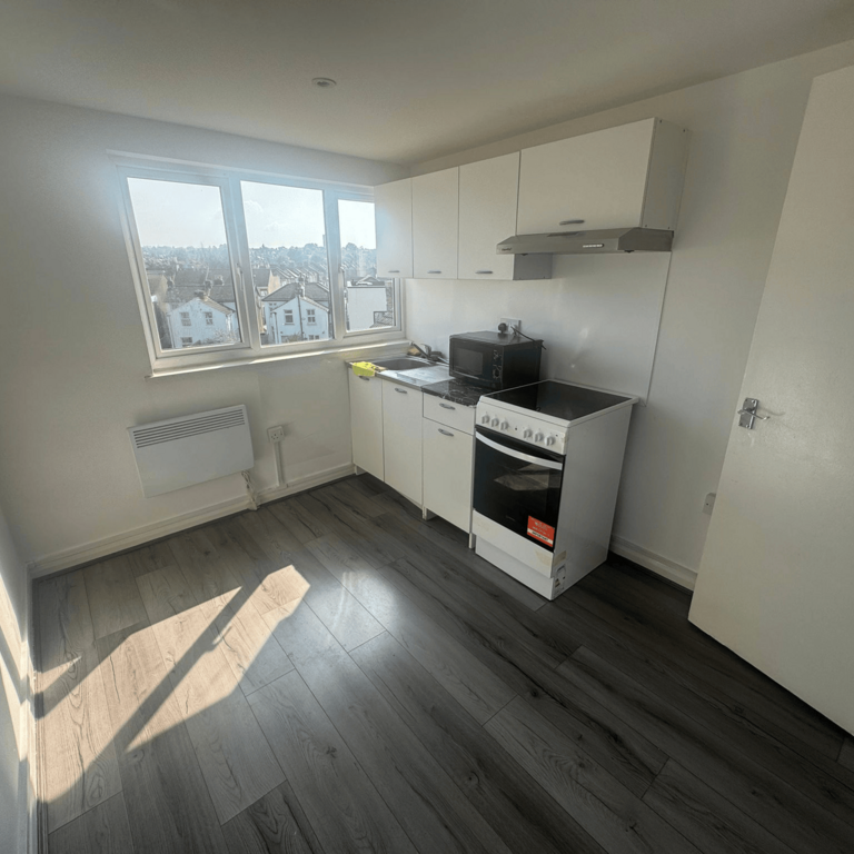 Studio to rent - Photo 1