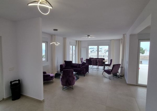 Elegant villa with swimmimg pool in Palmanova