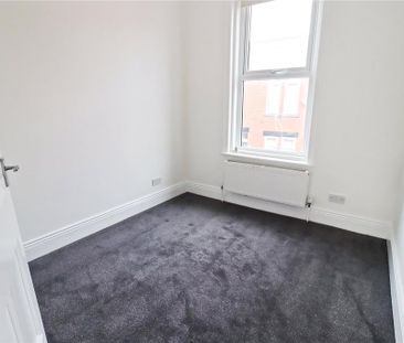 3 bedroom flat to rent - Photo 2