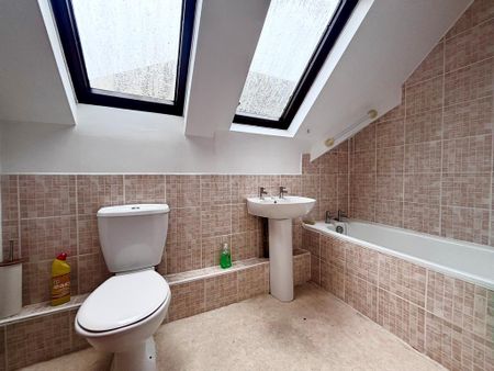 3 bedroom apartment to rent - Photo 4