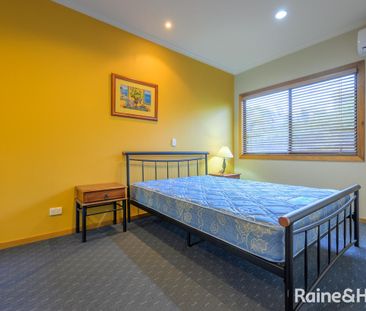 CITY CENTRE EXECUTIVE APARTMENTS WITH WATER VIEWS! - Photo 3