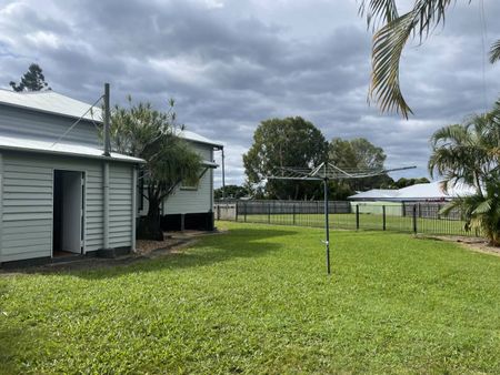 Grand Queenslander in the Heart of Cooroy - Photo 3