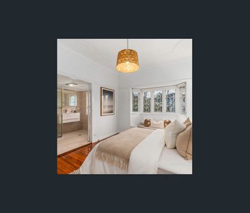 Beautiful Queenslander In Sought After Suburb - Photo 2