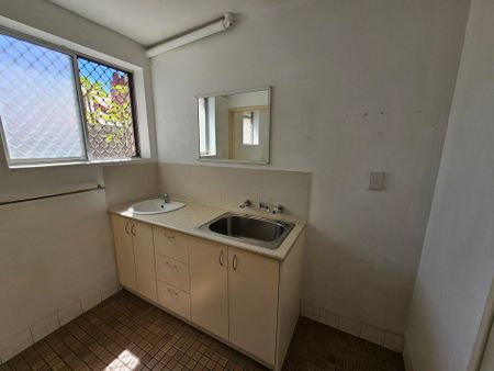 Fresh & Ready - Two Bedrooms & Ground Floor *Open 11/12 4.30pm to 4.45pm* - Photo 4