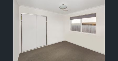 Spacious Family Home with Ducted Air & Entertaining Deck - Photo 2
