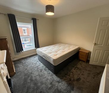 3 bedroom terraced house to rent - Photo 5