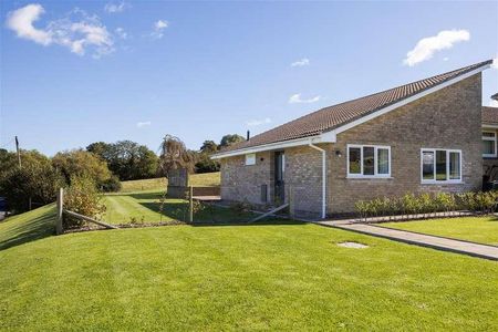 Lansdown Gardens, Chillerton, Newport, PO30 - Photo 5