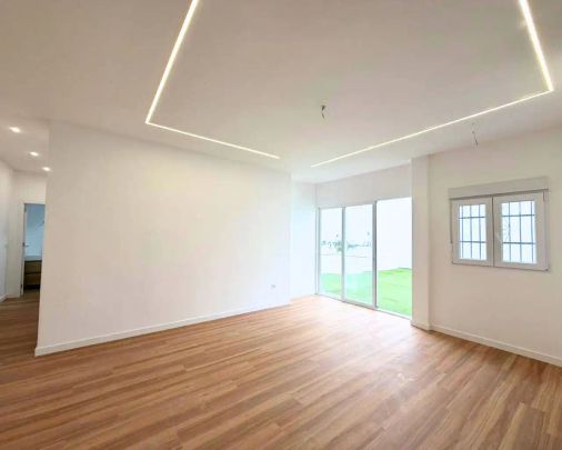 Piso de alquiler en Calle Almendros Aguilar, 57, Ctra. Circunvalación - La Magdalena - Foto 1