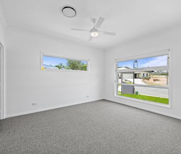 Brand New Modern Family Home in Idyllic Cooroy Location - Photo 4