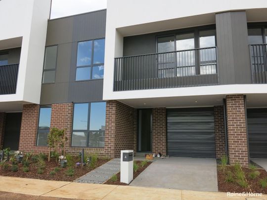 "MODERN 3 BEDROOM TOWNHOUSE" - Photo 1
