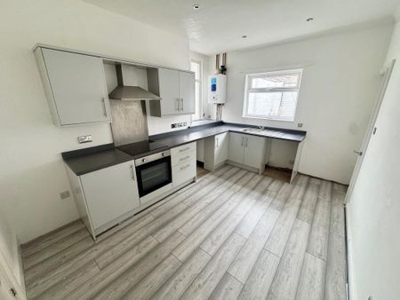 3 bedroom terraced house to rent - Photo 2