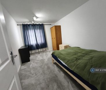 1 bedroom in a flat share to rent - Photo 3