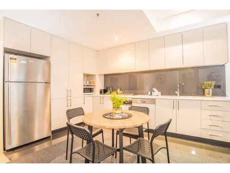 Luxury 2 Bedroom Apartment with fully furnished - Photo 2