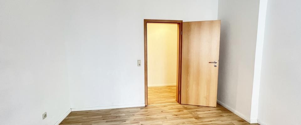 3-Raum-Wohnung in bester Innenstadtlage mit Tageslichtbad, Wanne und Aufzug. - Foto 1