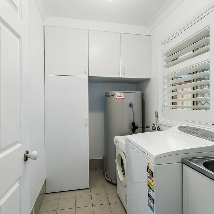 Large Single Level Villa! - Photo 1