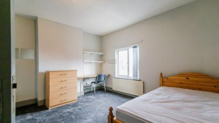 6 bedroom terraced house to rent - Photo 4