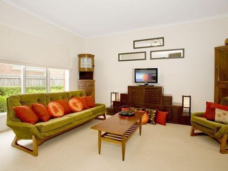 3-Bedroom Townhouse with Study in Prime Location - Photo 2