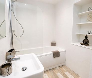 3 bedroom House To Let - Photo 4